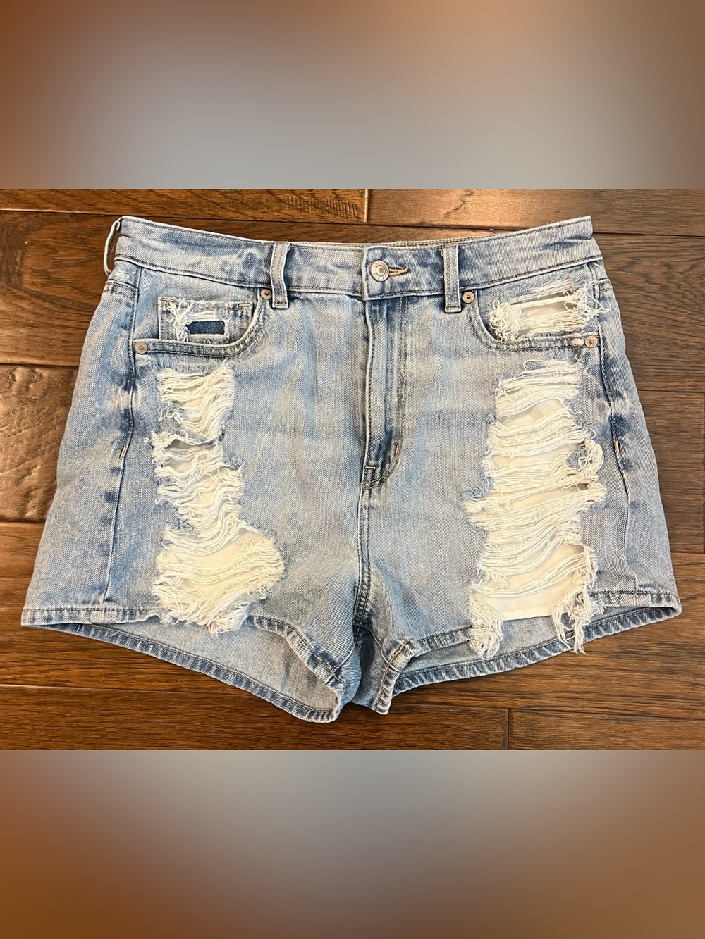 American Eagle Outfitters Light Blue Distressed Blue Jean Mom Shorts Size 8